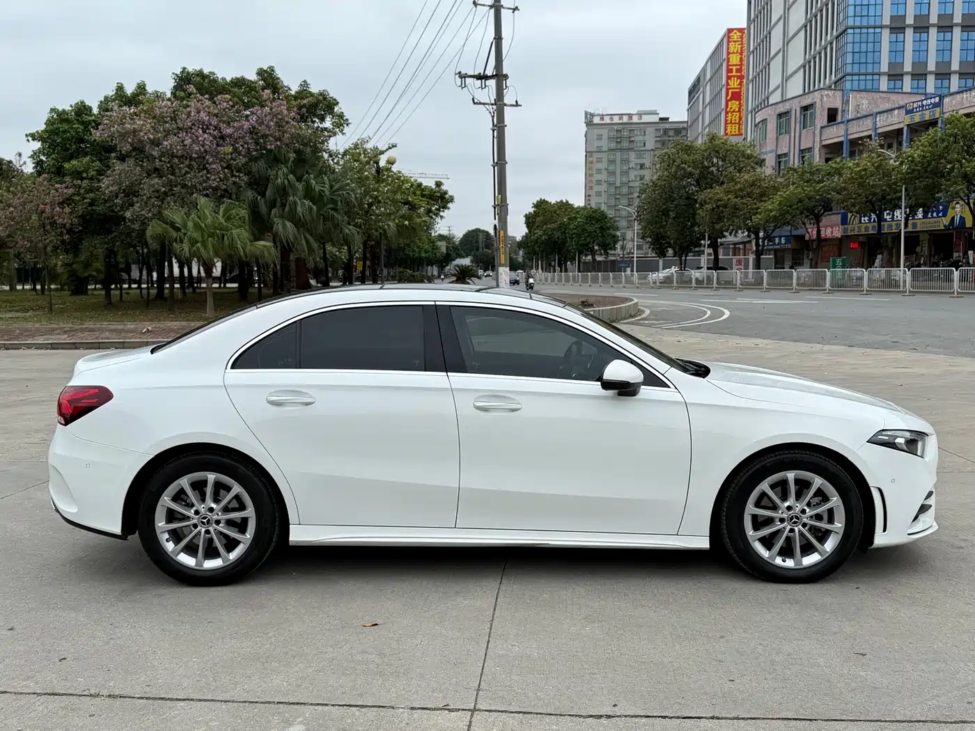 Mercedes-Benz A-Class 2020 A 200 L Sport Sedan фото 14