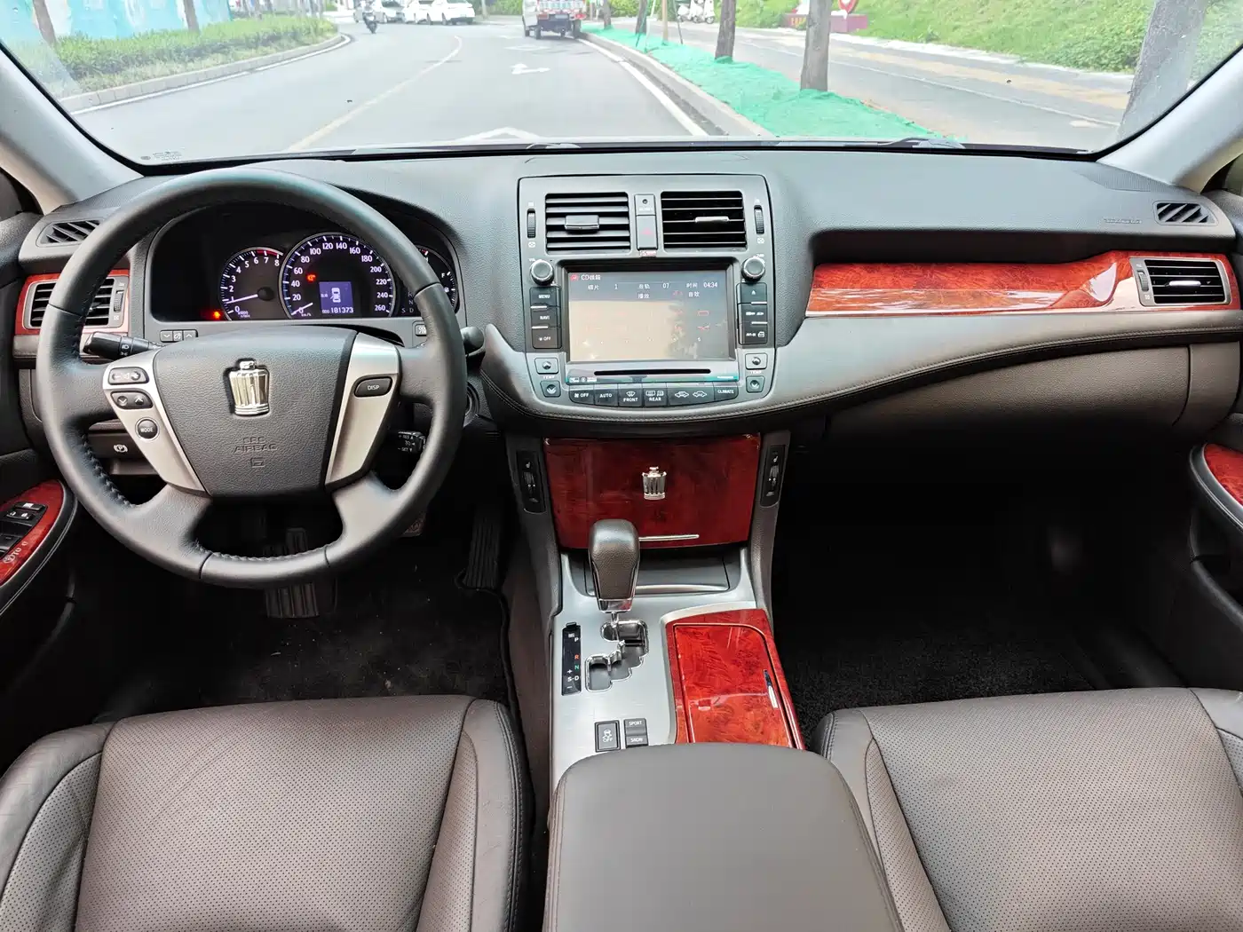 Toyota Crown 2012 2.5L Royal Leather Edition фото 6