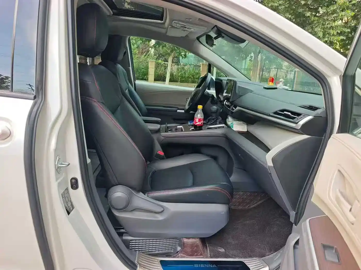 Toyota Sienna 2025 2026 Model 2.5L Hybrid 2WD Comfort Edition