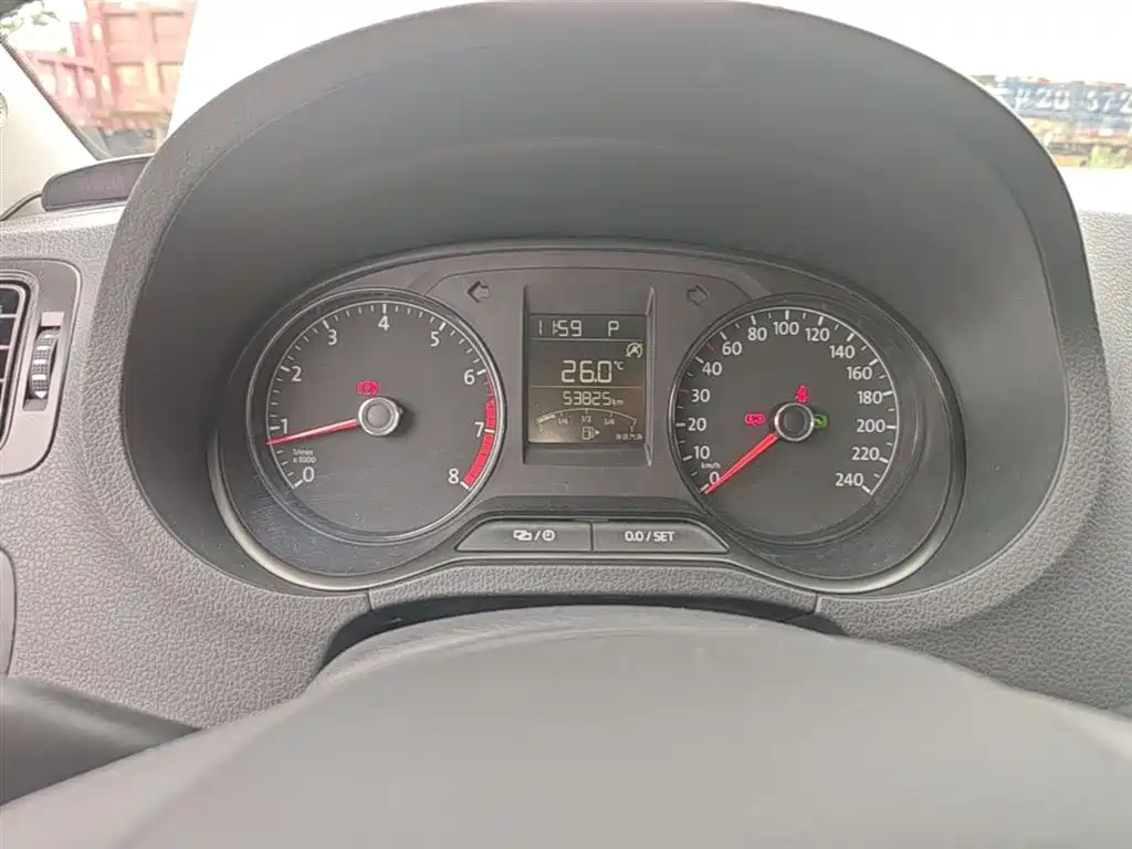 Volkswagen Polo 2018 1.5L Auto Safe Drive фото 12