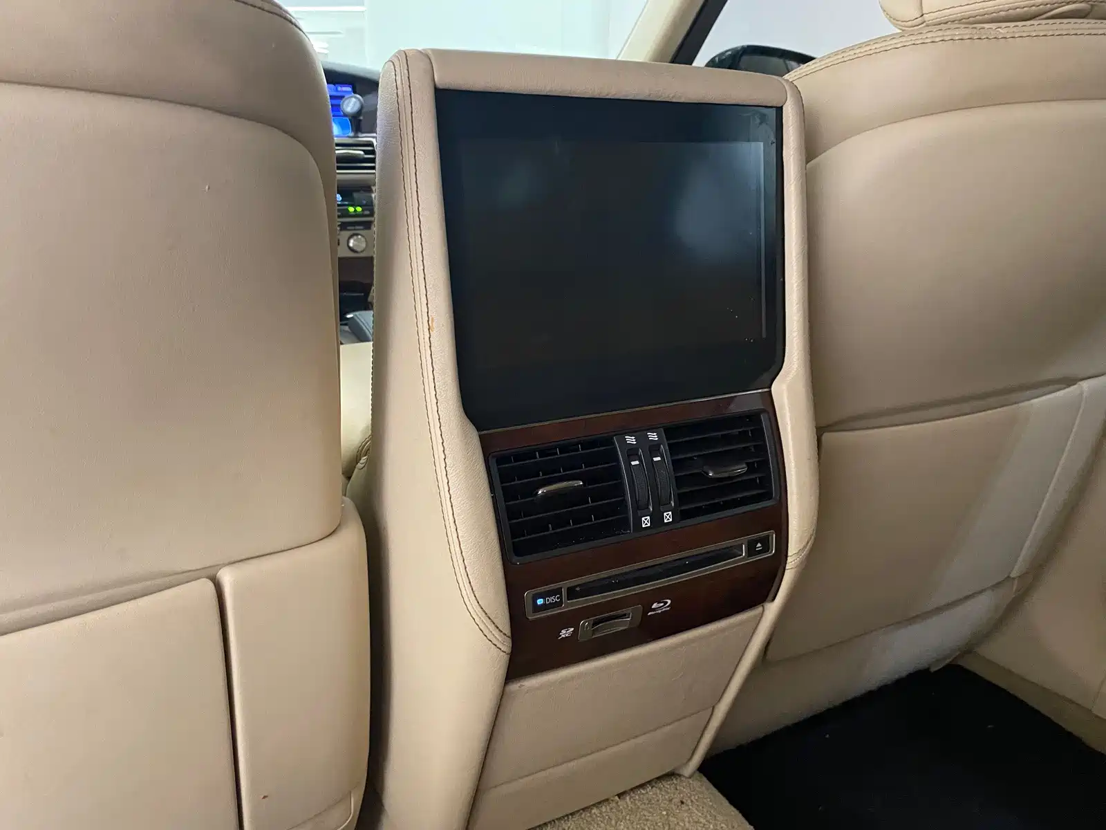 Фото 9 - Lexus LS