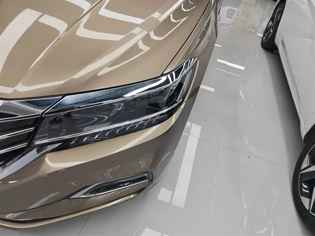 Volkswagen Passat 2019 330TSI Luxury Edition China VI фото 22
