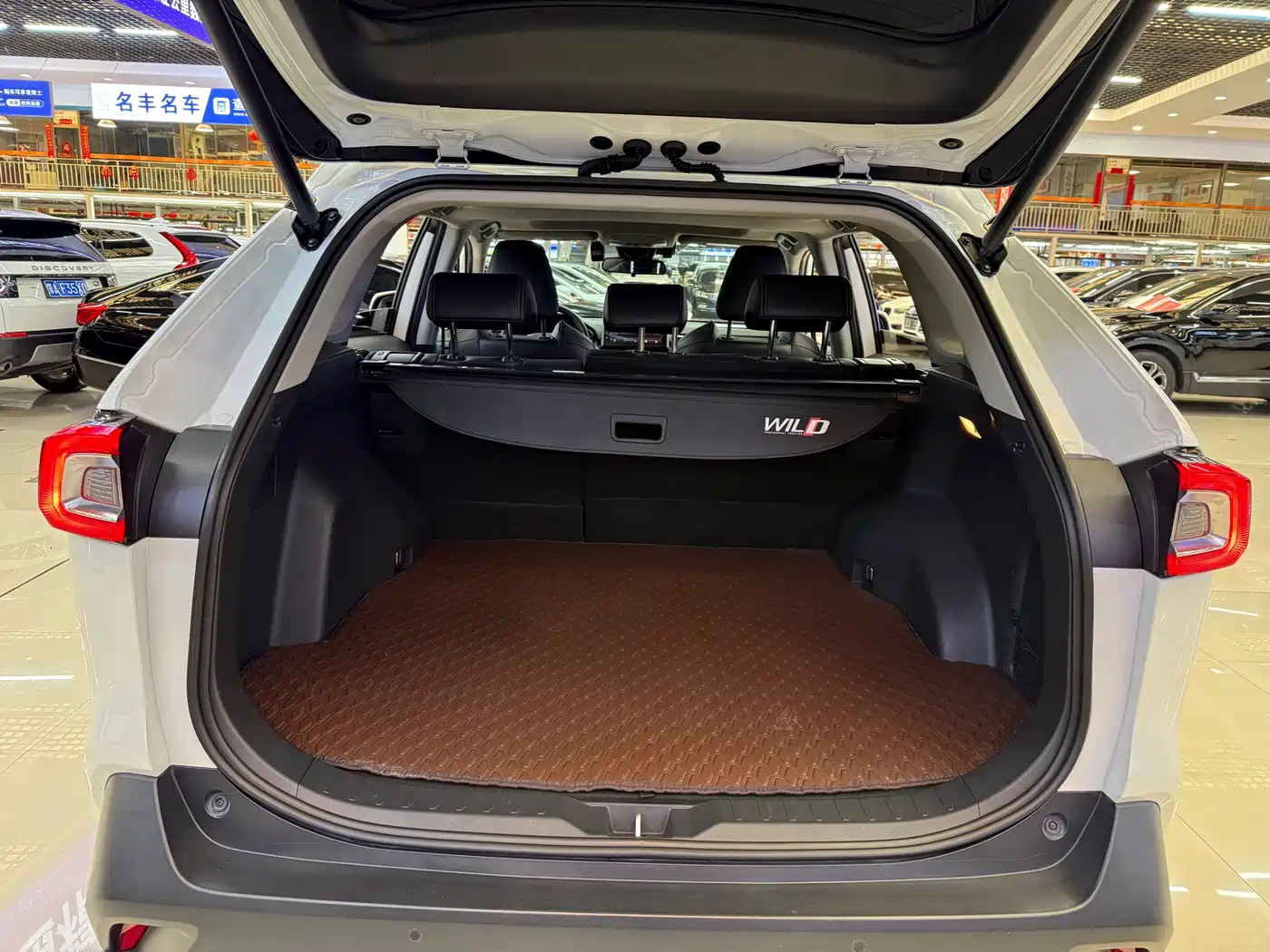 Toyota Wildlander 2021 Hybrid 2.5L E-CVT AWD Luxury Edition фото 6