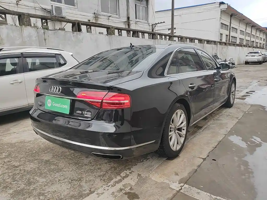 Фото 7 - Audi A8