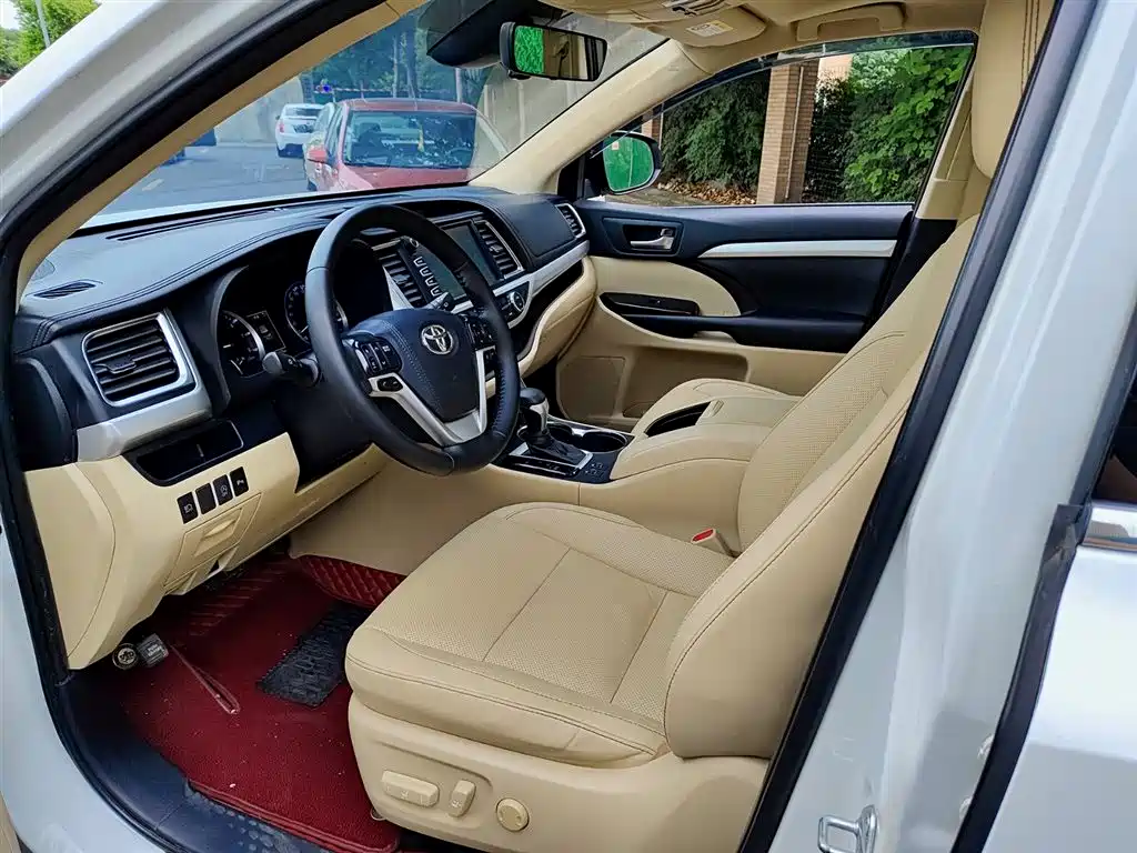 TOYOTA HIGHLANDER