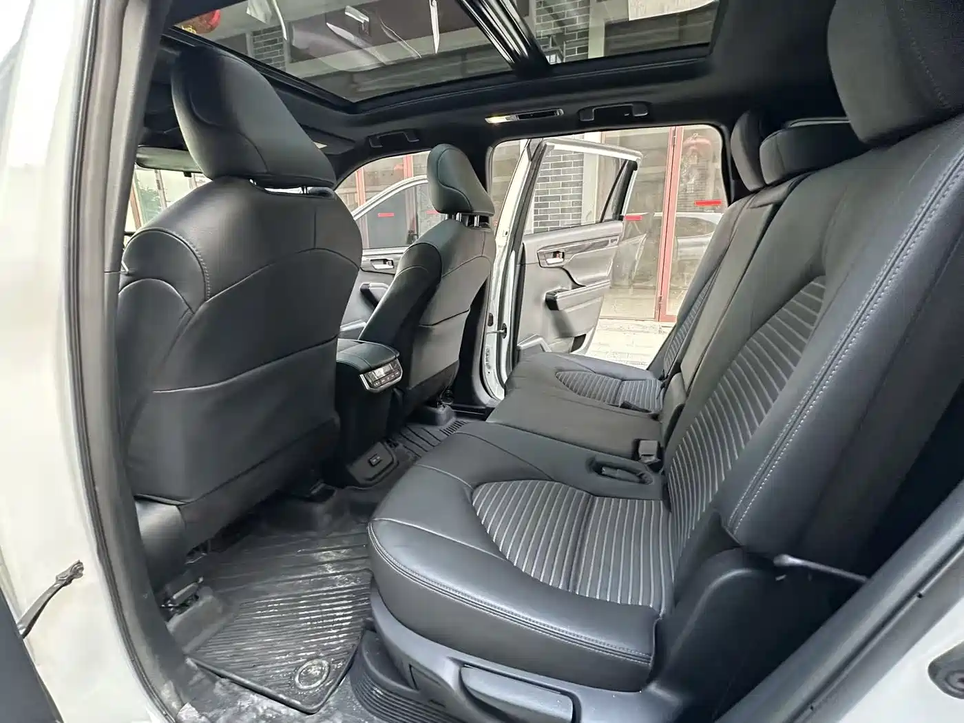 Toyota Crown Kluger 2021 2.5L HEV 4WD Luxury фото 7