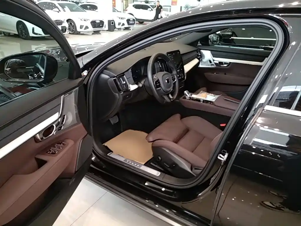 Volvo S90 2025 2026 B5 Zhiyuan Luxury Edition