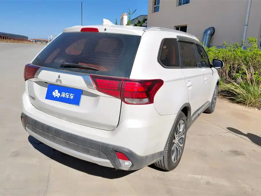 MITSUBISHI OUTLANDER