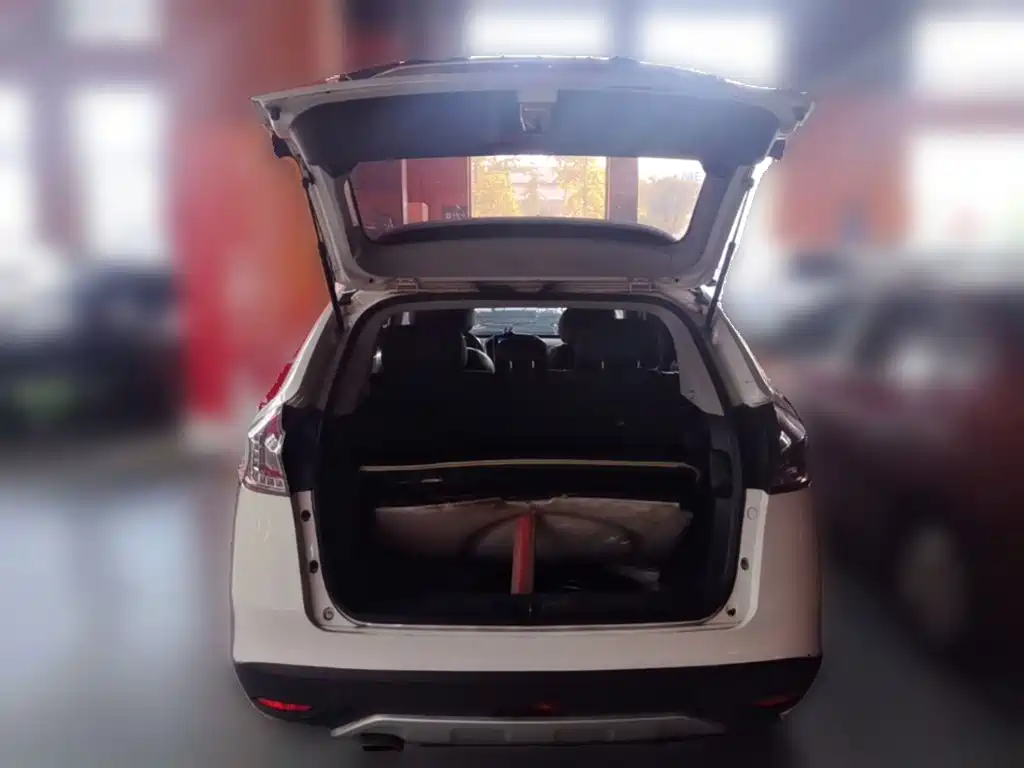 Фото 24 - Luxgen U6 SUV