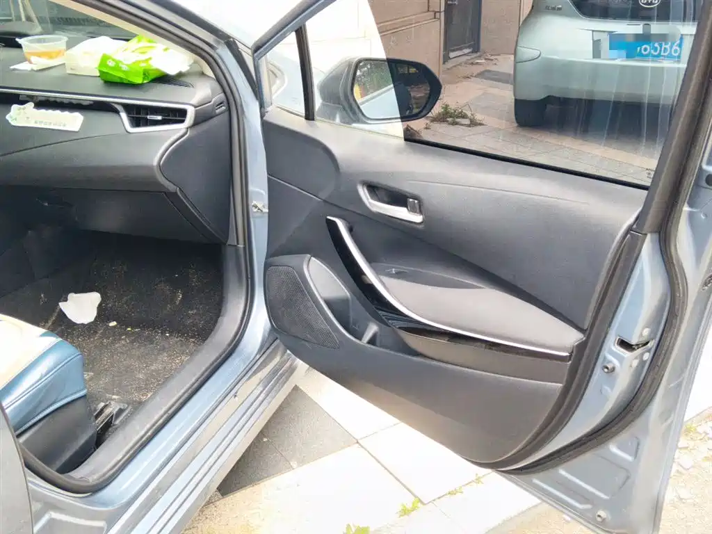 Toyota Corolla 2021 Hybrid 1.8L E-CVT Elite Edition фото 19