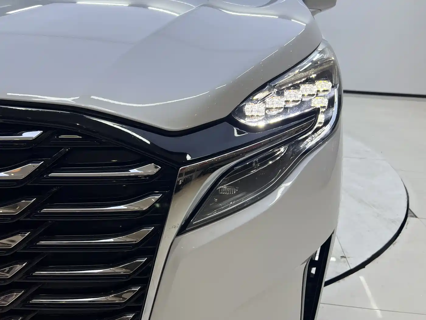 Buick GL8 2023 ES Landmaster Exclusive фото 3
