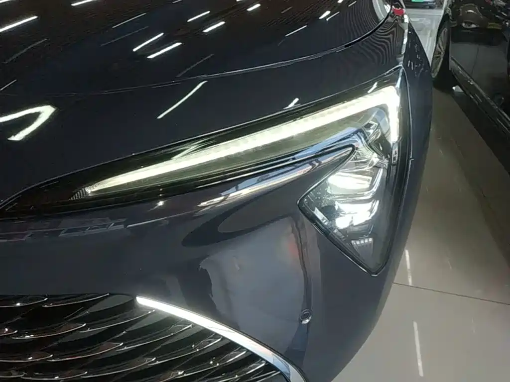 Photo 18 - Buick LaCrosse