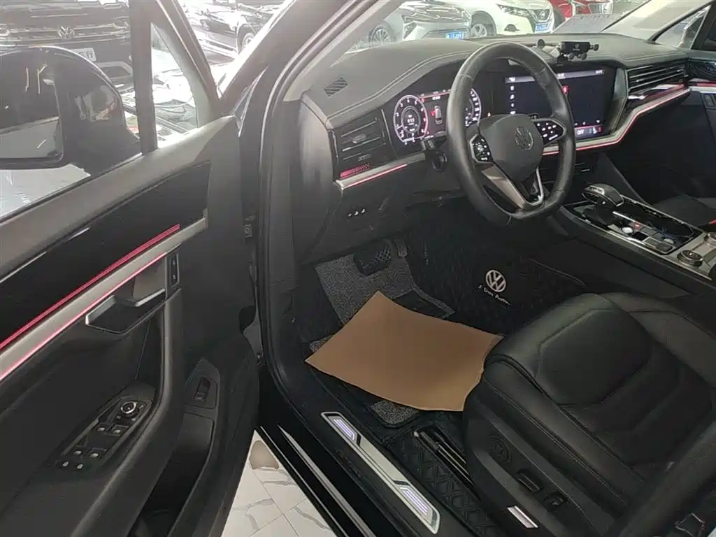 VOLKSWAGEN TOUAREG