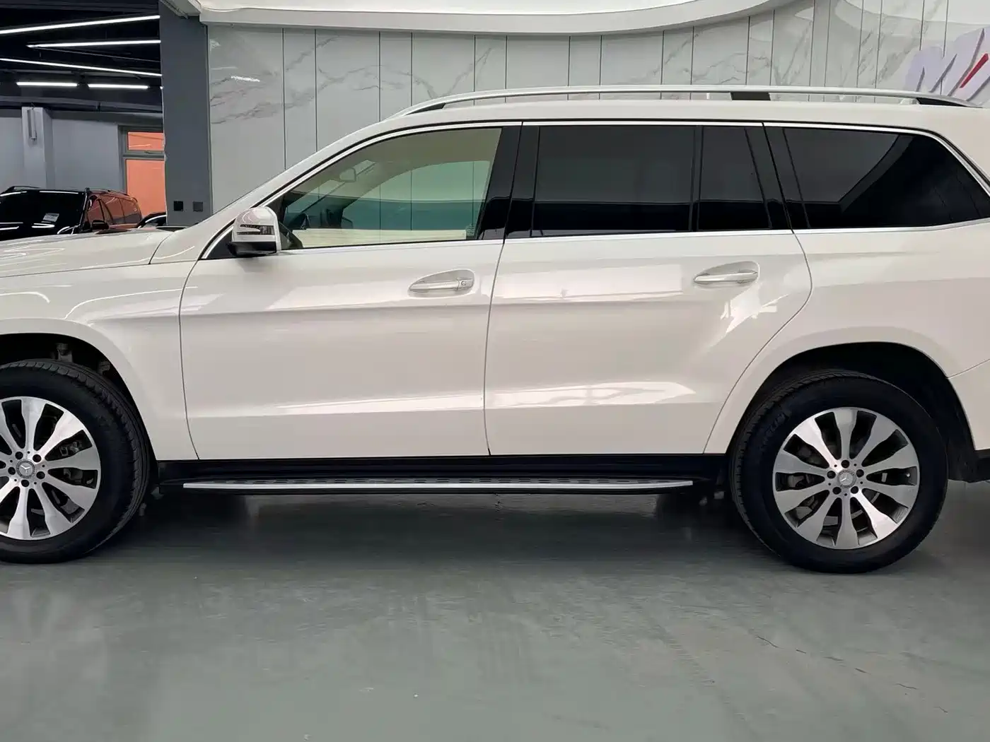 Mercedes-Benz GLS 2016 GLS 400 4MATIC Luxury фото 5