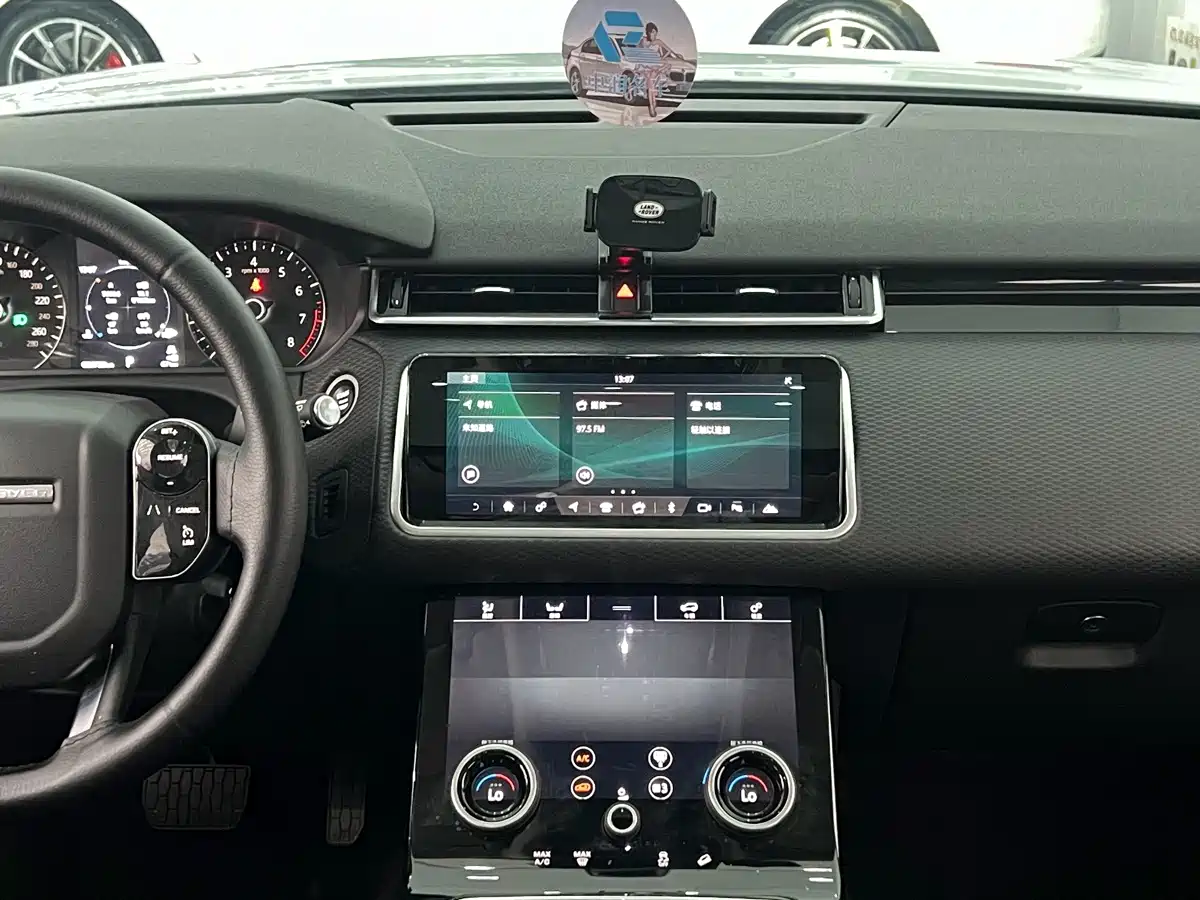 Фото 10 - Land Rover Range Rover Velar