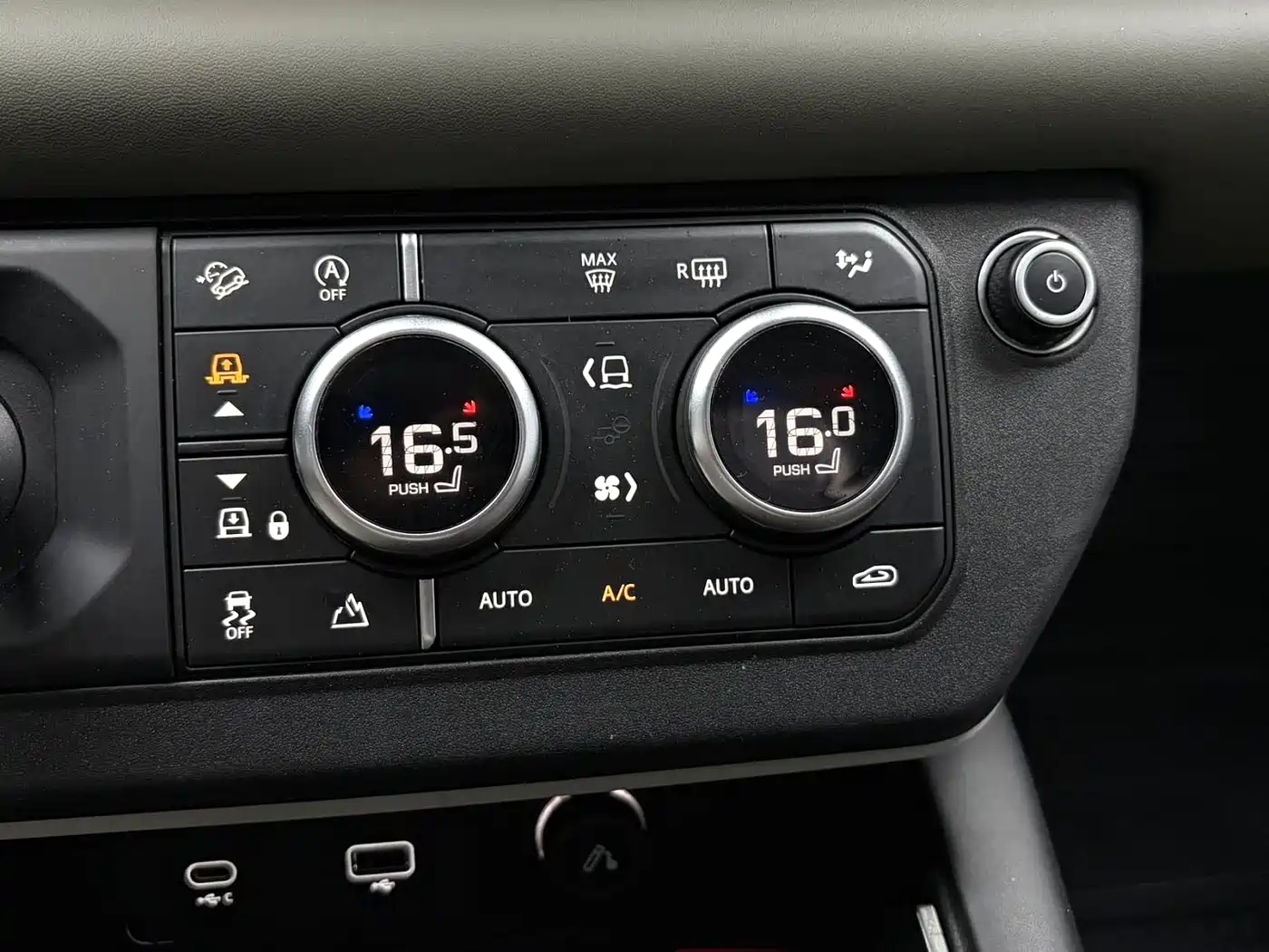 Land Rover Defender 2021 110 P400 SE фото 8