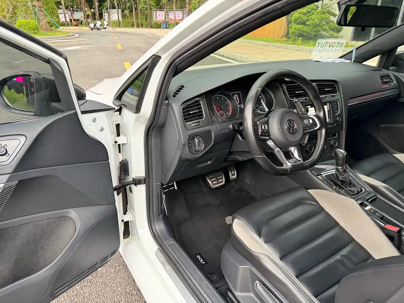 Volkswagen Golf 2017 280TSI Auto R-Line Millionth Anniversary Edition фото 27