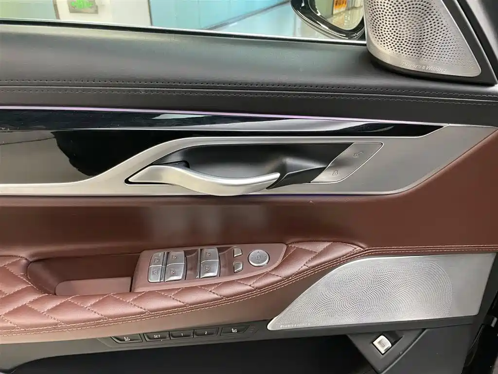 BMW 7 Series 2019 Facelift 740Li xDrive Executive M Sport Package фото 8