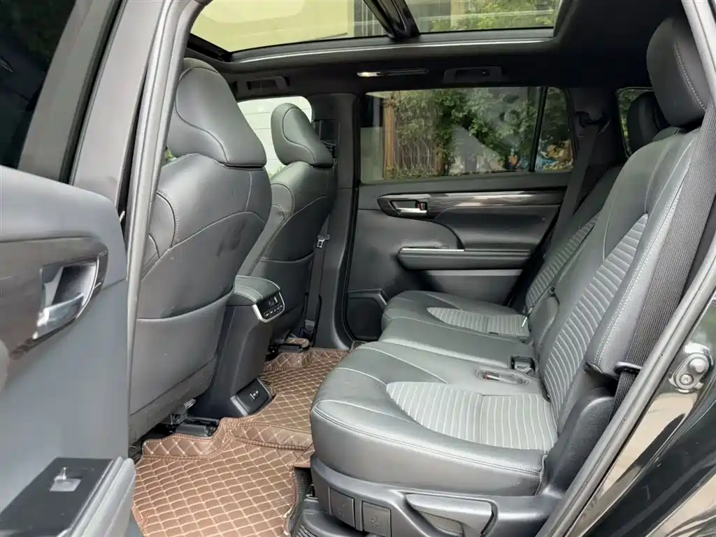 Toyota Crown Kluger 2023 2.5L HEV AWD Premium Edition фото 9