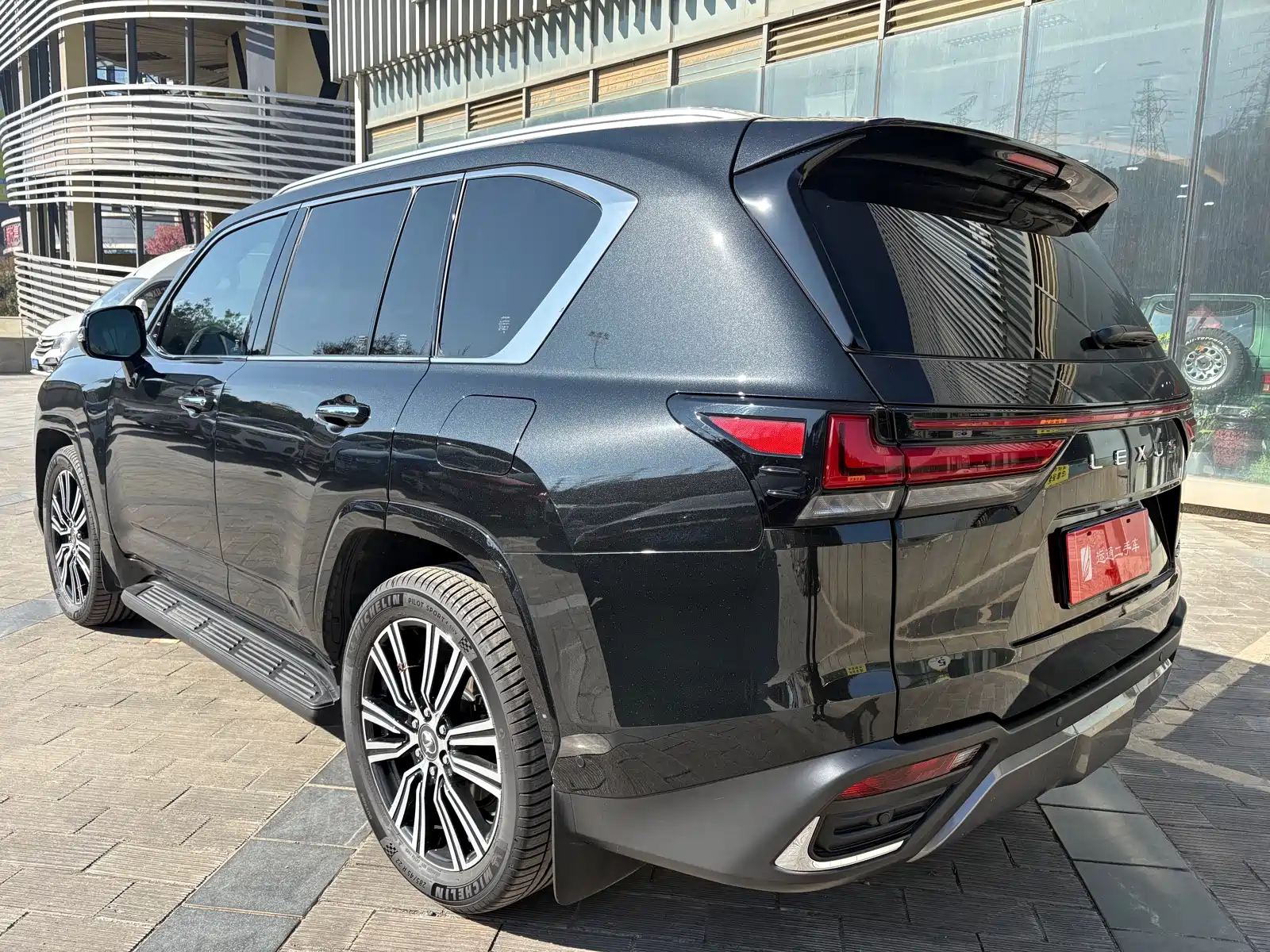 Photo 5 - Lexus LX