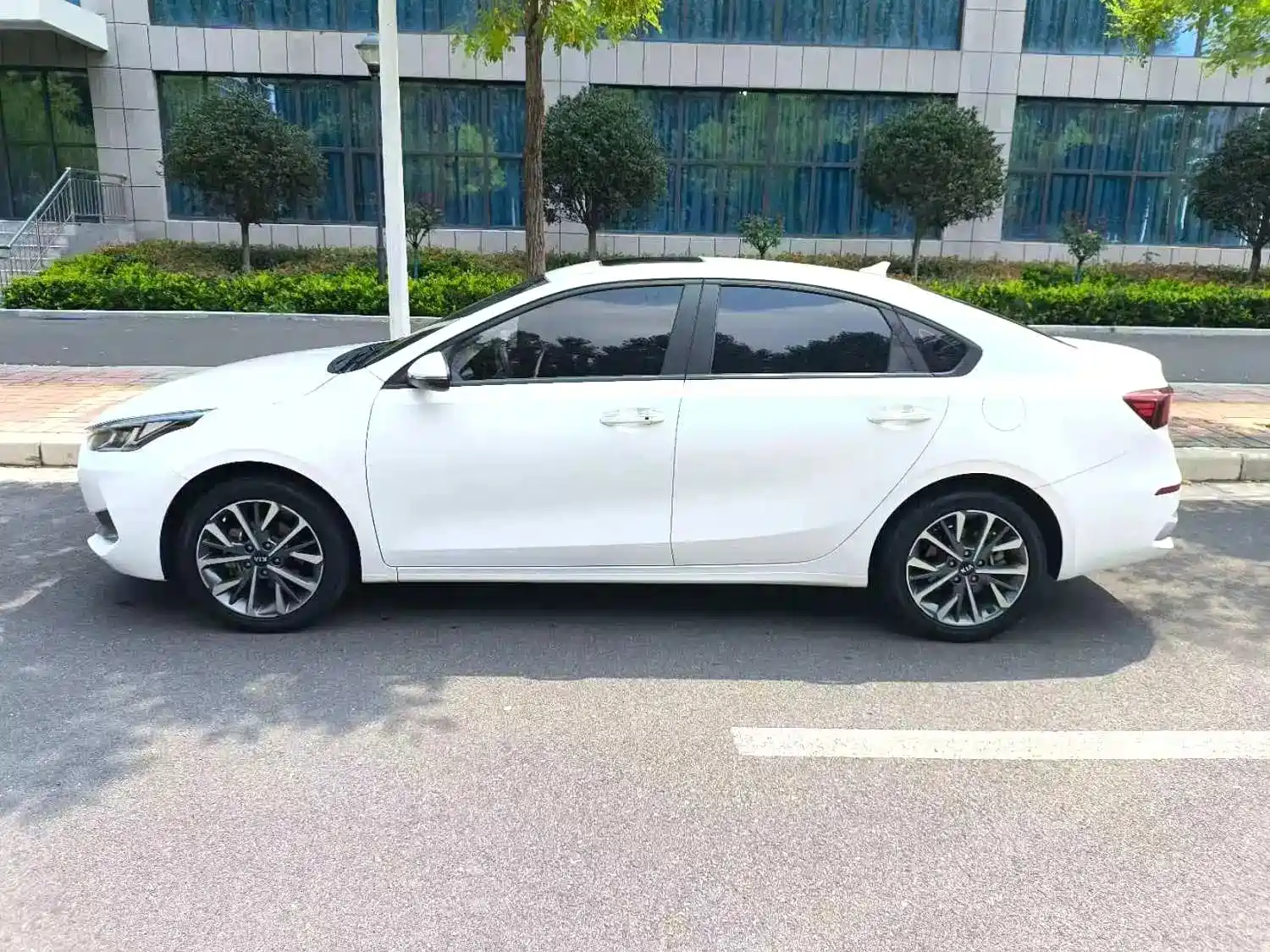 Photo 8 - Kia K3