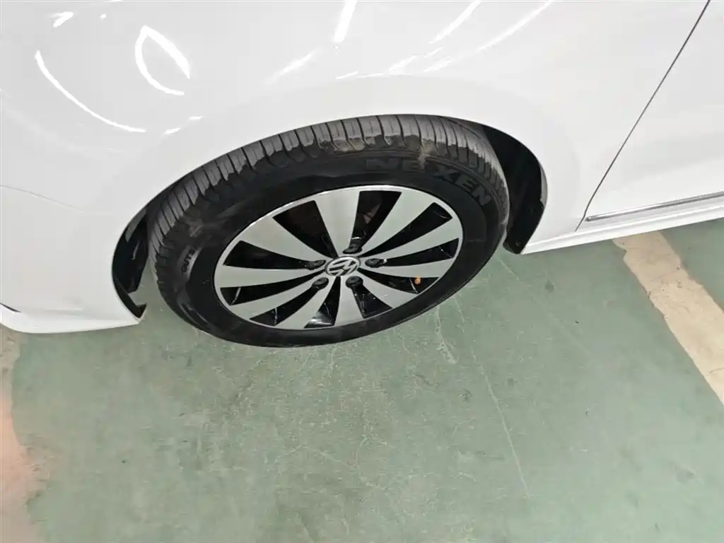 Volkswagen Sagitar 2018 180TSI DSG Premium Edition фото 23