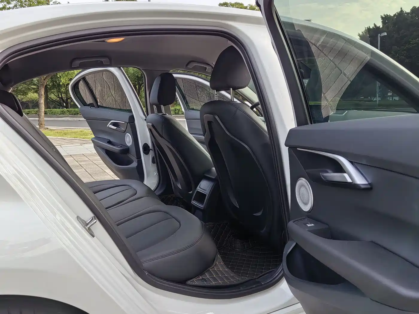 BMW 1 Series 2021 120i M Sport фото 12
