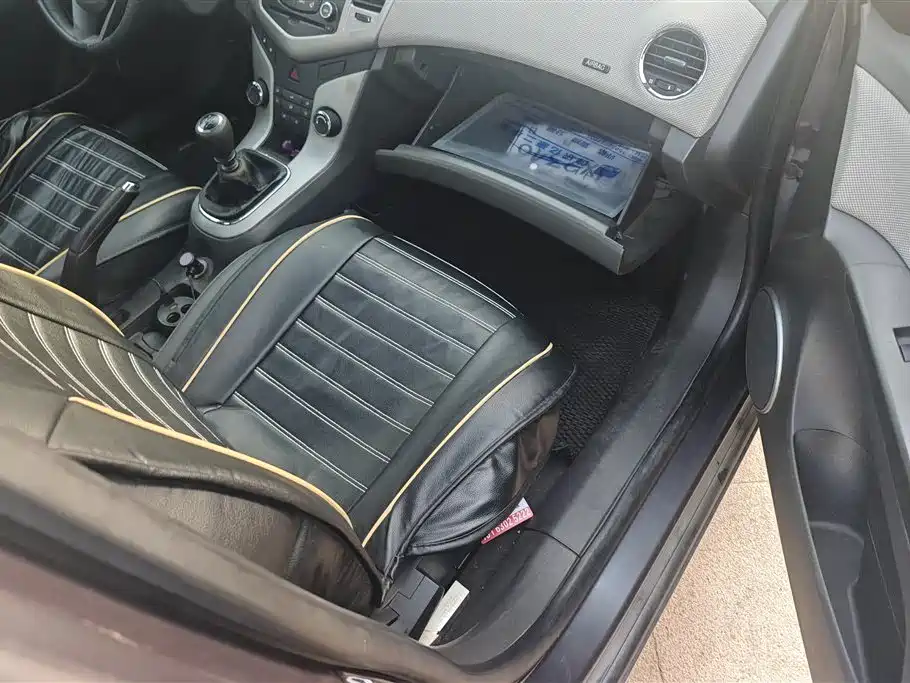 Chevrolet Cruze 2012 1.6L SE MT фото 8