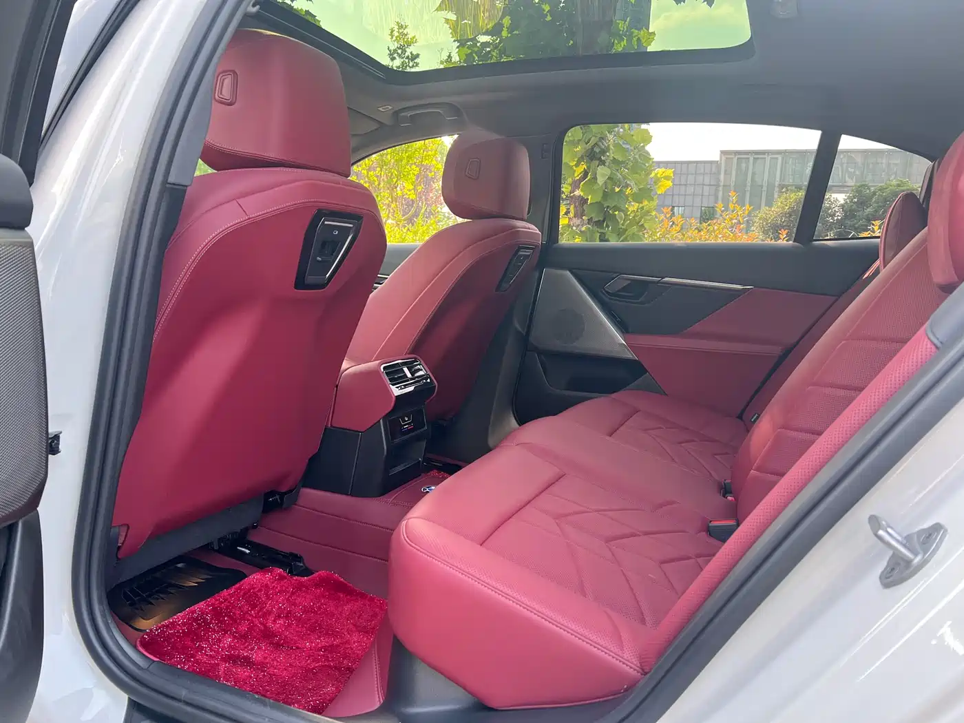 BMW 5 Series 2026 525Li M Sport Package фото 7