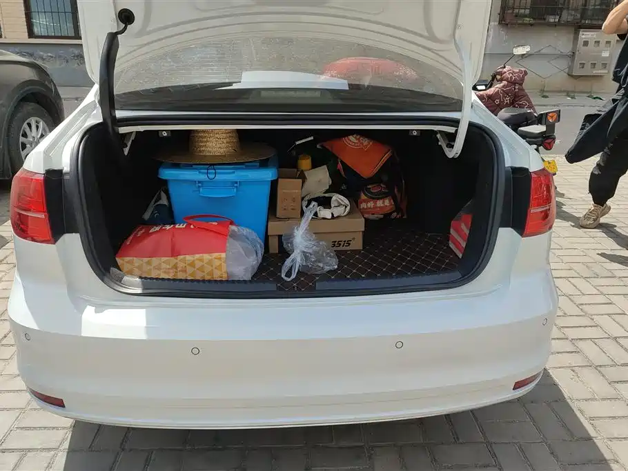 Volkswagen Sagitar 2018 1.6L Automatic Comfort фото 4