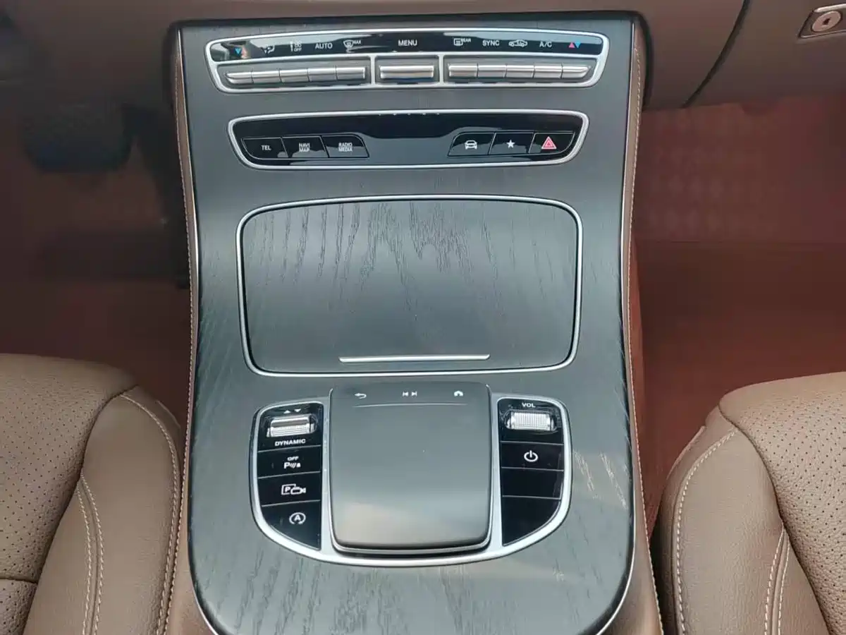 Mercedes-Benz E-Class 2023 E 300 L Sport Fashion фото 9