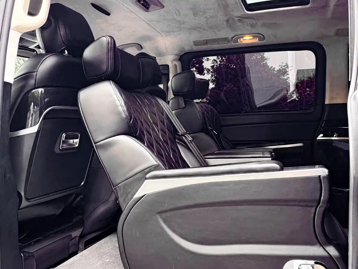 Mercedes-Benz V-Class 2018 V 260 L Premium Long Version China V фото 21