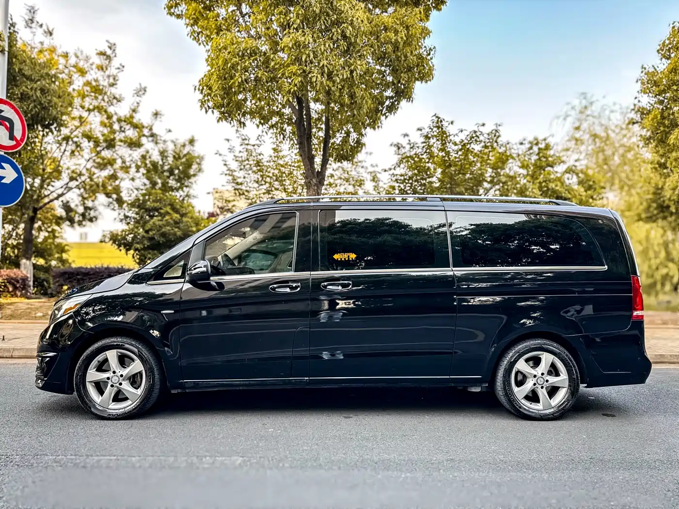 Mercedes-Benz V-Class 2018 V 260 L Premium Long Version China V фото 35