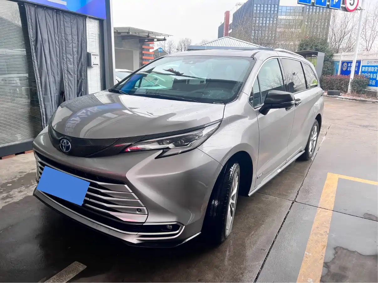 Фото 1 - Toyota Sienna