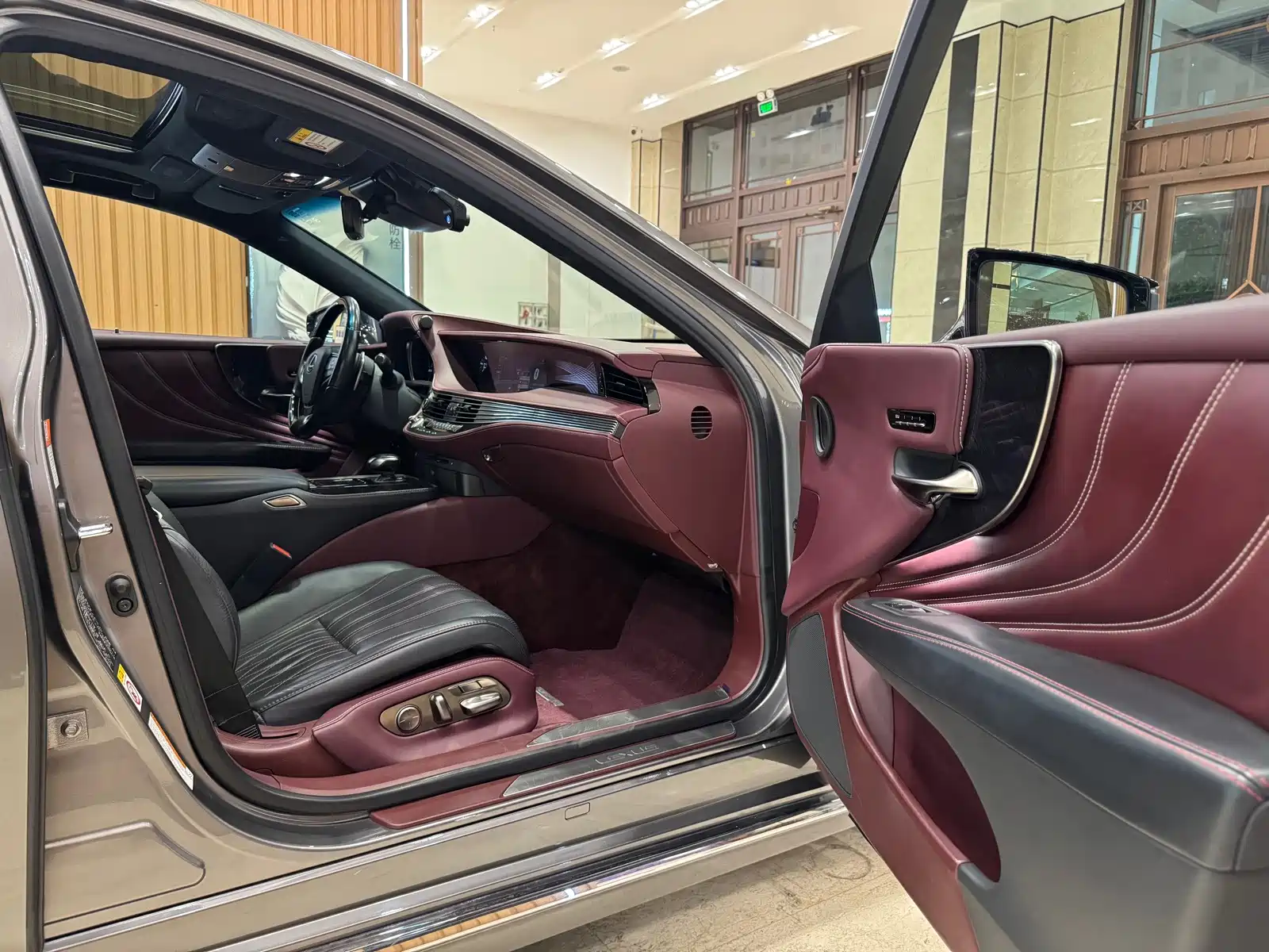 Фото 15 - Lexus LS