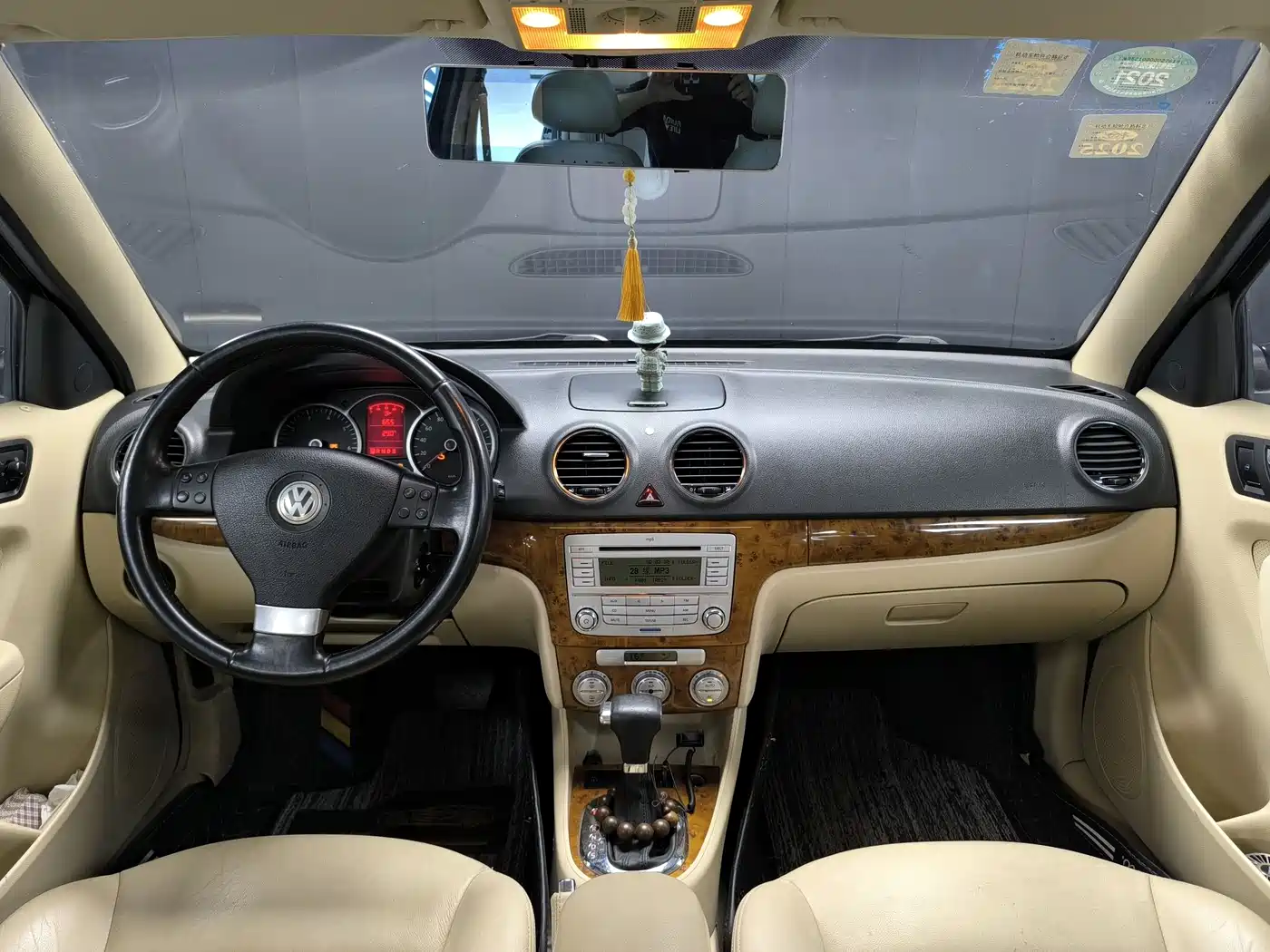 Volkswagen Lavida 2008 2.0L Manual Premium Edition фото 8