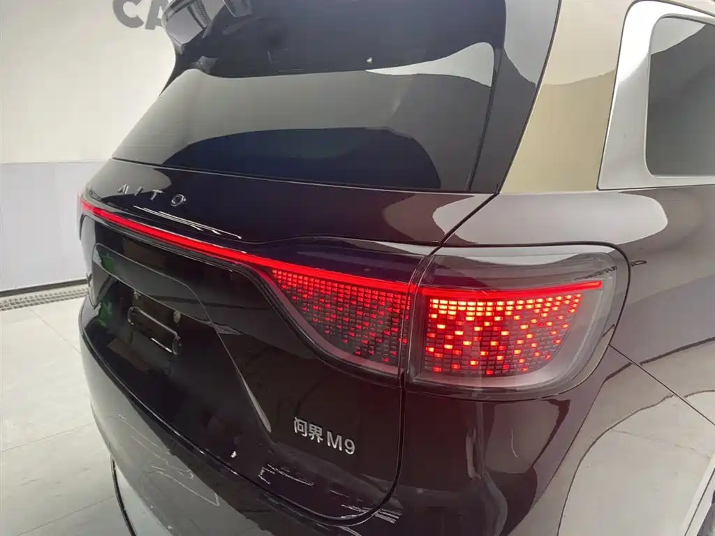AITO Wenjie AITO M9 2025 Extended Range Ultra 52kWh 6-Seater фото 10