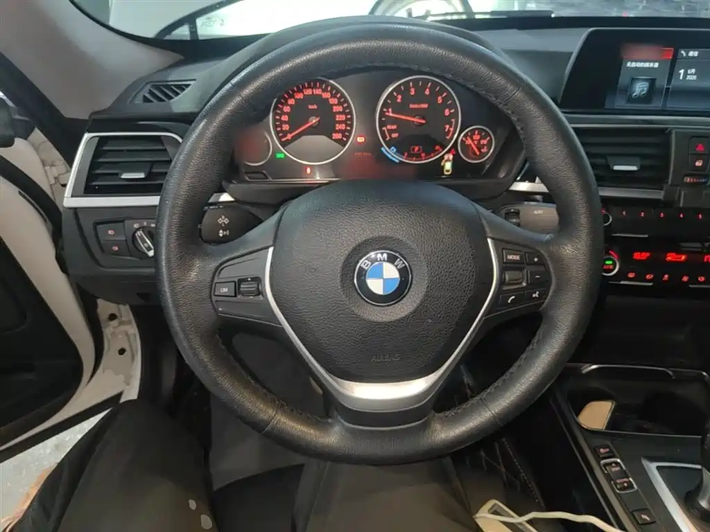 BMW 3 Series GT 2018 320i Fashion фото 11