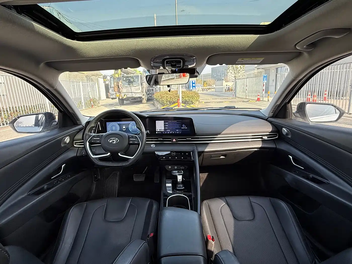 Hyundai Elantra 2021 1.5L CVT TOP Flagship Edition фото 4