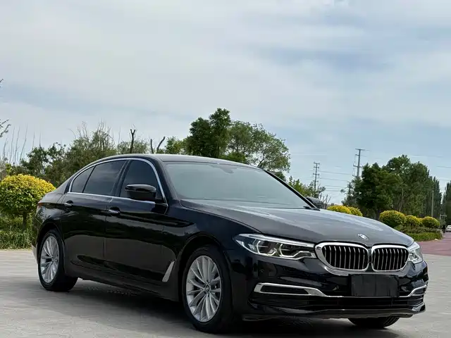 BMW 5 Series 2021 525Li Luxury Package