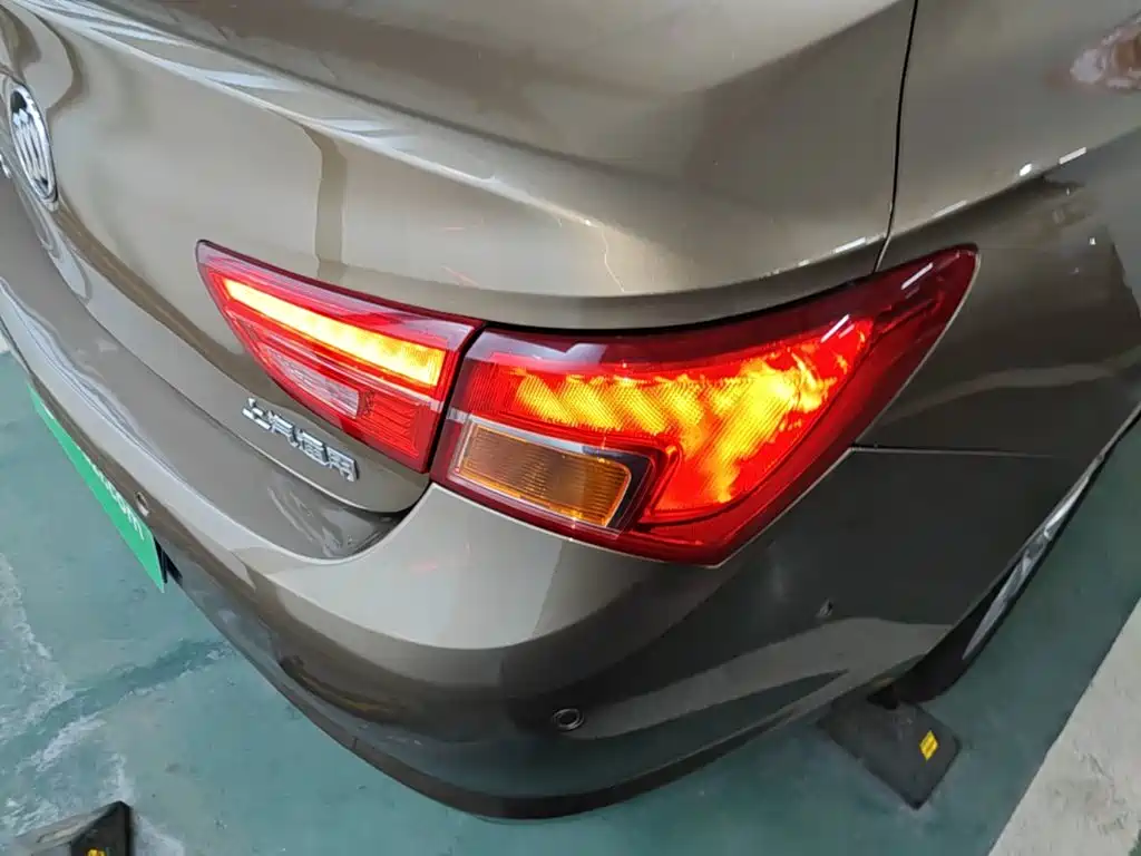 Photo 8 - Buick Verano