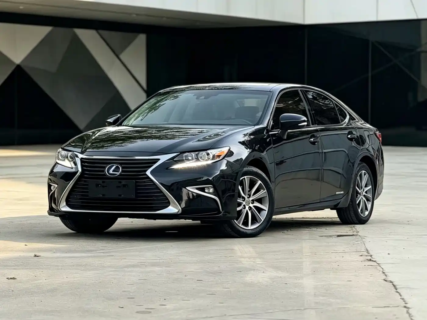 Lexus ES 2015 300h Comfort Edition фото 3