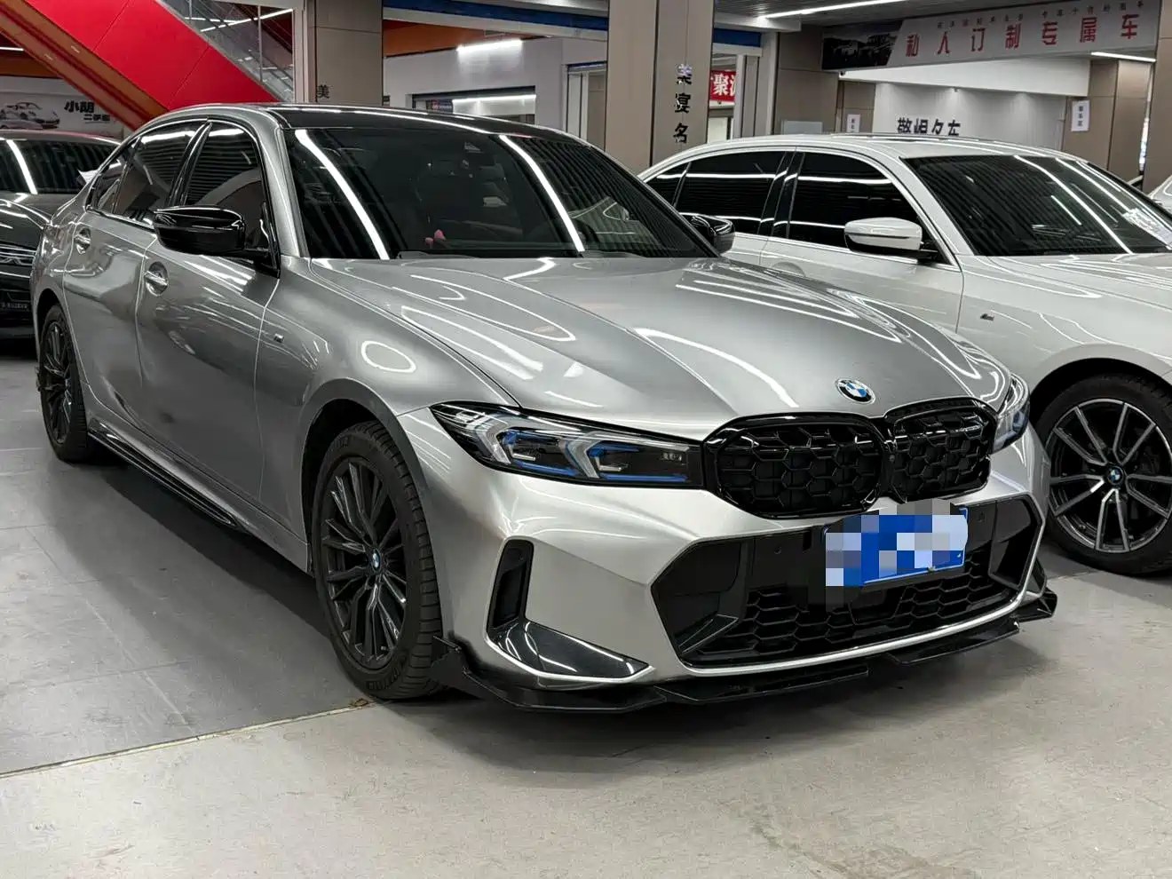 BMW 3 Series 2023 330Li M Sport Dark Night Package фото 3