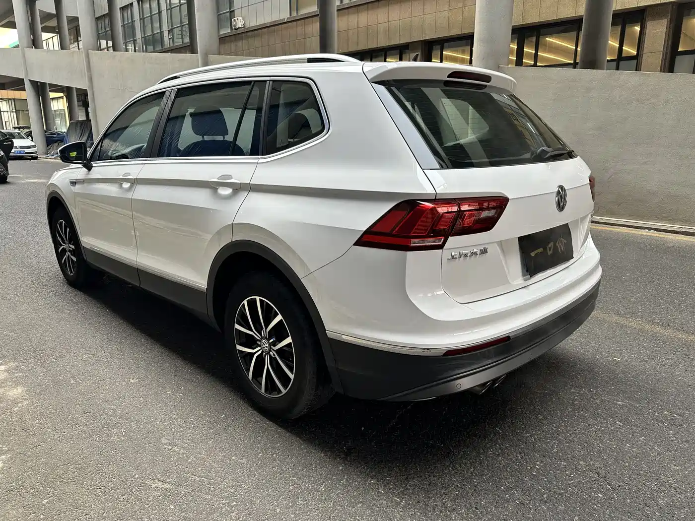 Volkswagen Tiguan L 2017 330TSI Automatic 2WD Luxury Edition фото 9