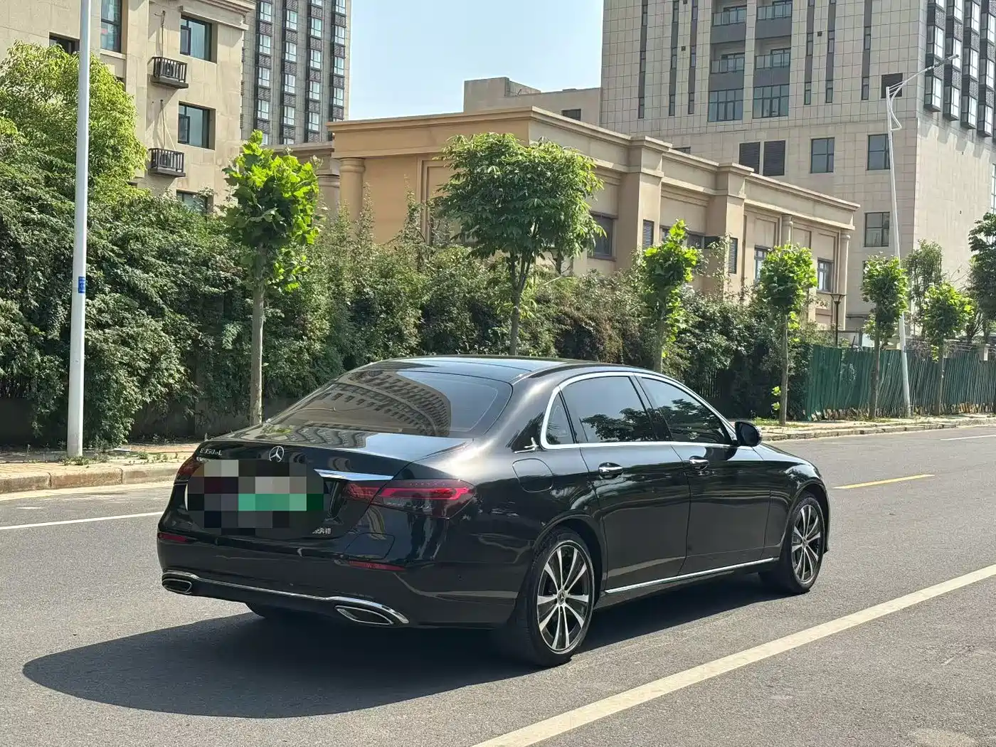 Mercedes-Benz E-Class New Energy 2023 E 350 e L Plug-in Hybrid Sedan фото 7
