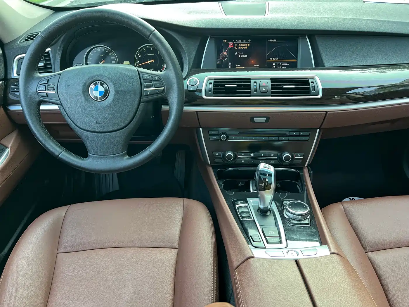 BMW 5 Series GT 2014 528i Leading фото 10