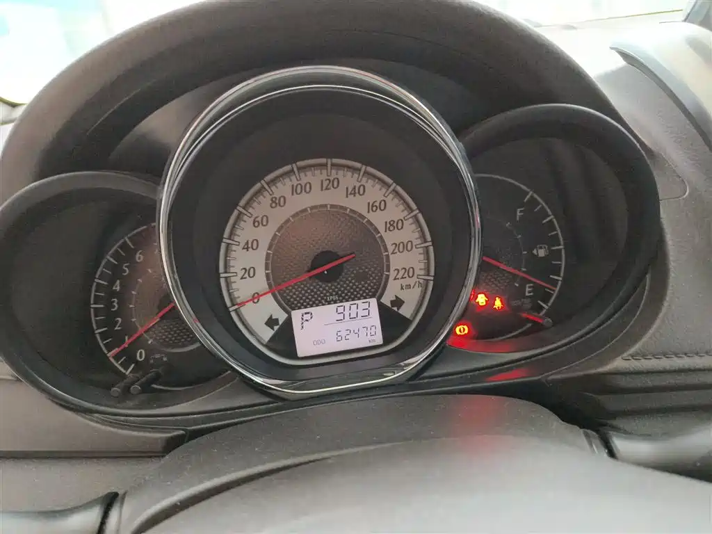 Toyota YARiS L Zhi Xuan 2015 1.5G Auto Sunroof Special Edition фото 9
