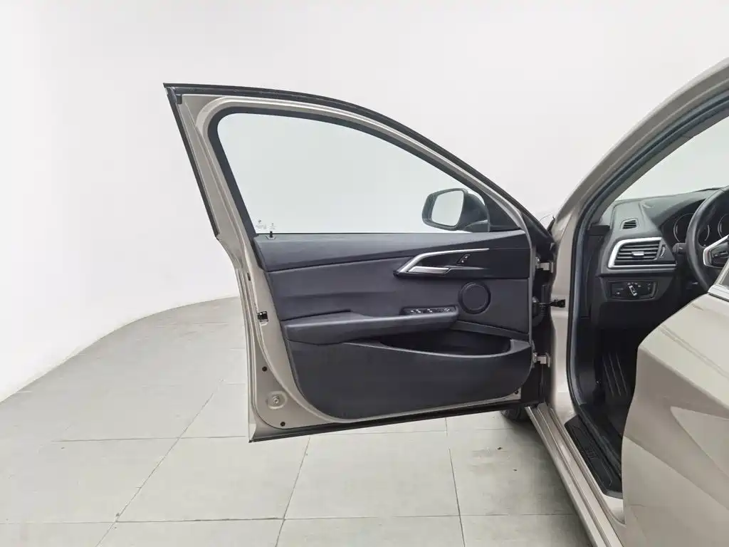 Photo 8 - BMW 1 Series