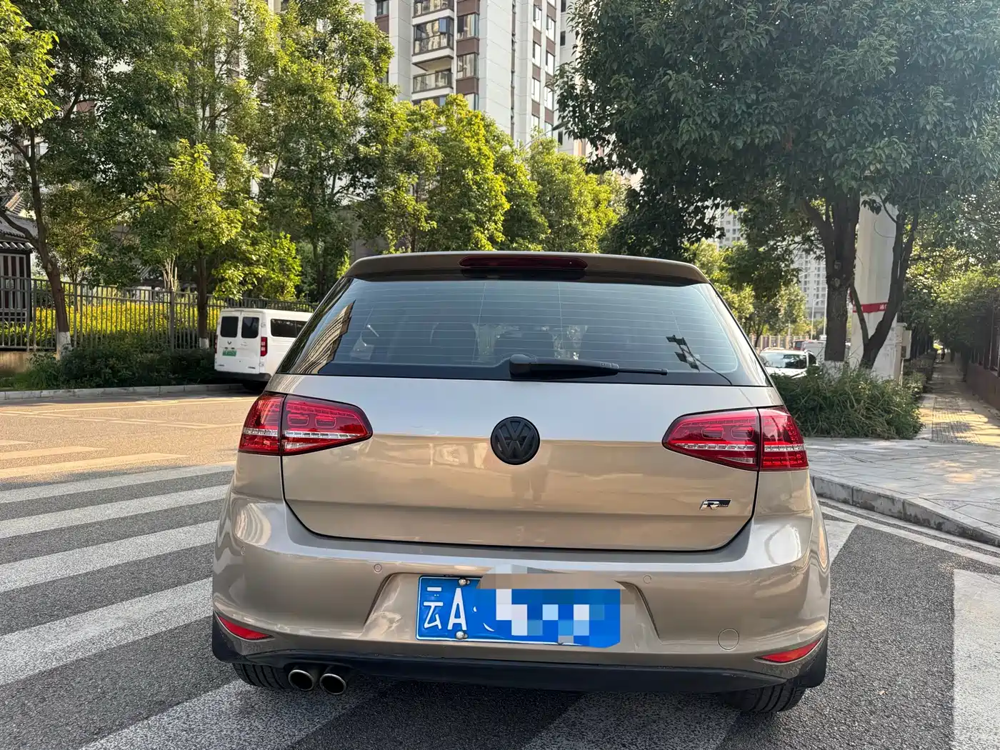 Photo 5 - Volkswagen Golf