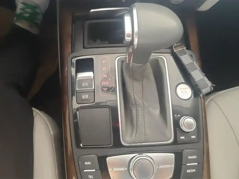 Audi A6L 2012 30 FSI Comfort фото 16